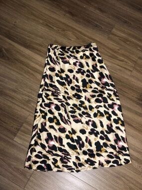 NWT Jardin Boutique Leopard Cheetah Silky Skirt